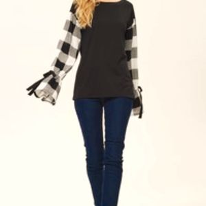 Very soft poly lg blk & white checked sleeve